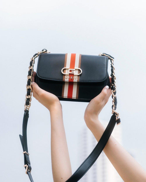 It rains 🌧️ and shines ☀️on the same day.