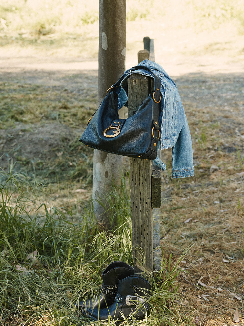 กระเป๋าสะพายไหล่ Camden Shoulder Bag