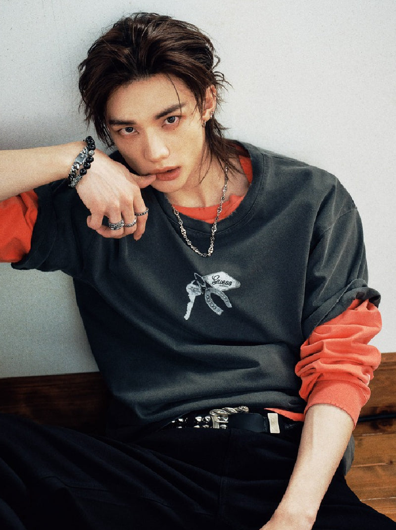 เสื้อยืด GUESS KOREA X HYUNJIN Unisex Key Short Sleeve