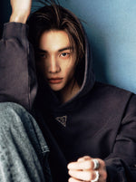 【即完売品】GUESS X HYUNJIN ジップアップニットフーディ　着用品 GUESS X HYUNJIN Unisex Star Hoodie – GUESS Thailand