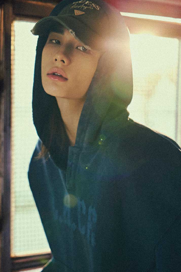 หมวก GUESS KOREA X HYUNJIN Pigment-Dyed Ball Cap